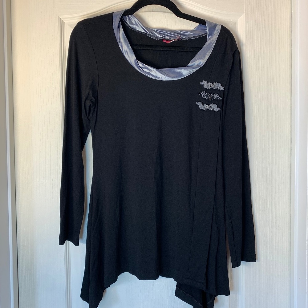 Concubine Black Handmade Floral Appliqué Top – Asymmetrical Hem‎ – Size M